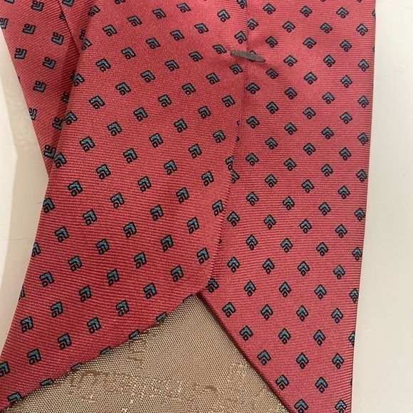 Christian Dior Pink/Salmon Silk Tie—FANTASTIC!!  Like New Condition!! - Picture 5 of 6